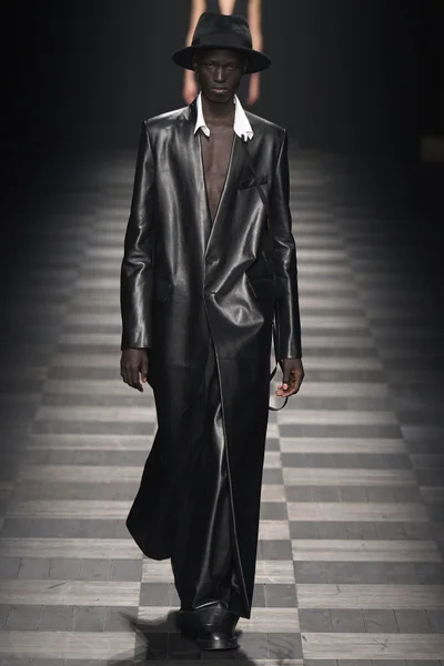 Look 12